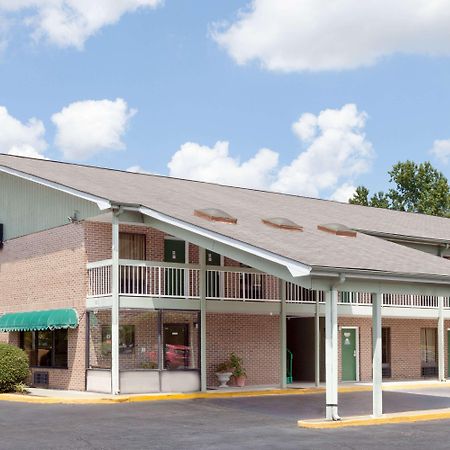 Days Inn By Wyndham Columbia Ne Fort Jackson מראה חיצוני תמונה