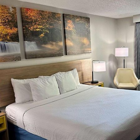 Days Inn By Wyndham Columbia Ne Fort Jackson מראה חיצוני תמונה