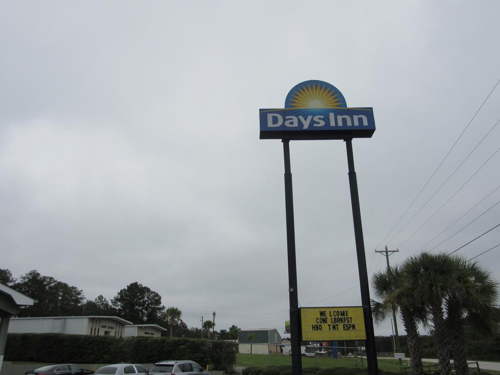 Days Inn By Wyndham Columbia Ne Fort Jackson מראה חיצוני תמונה