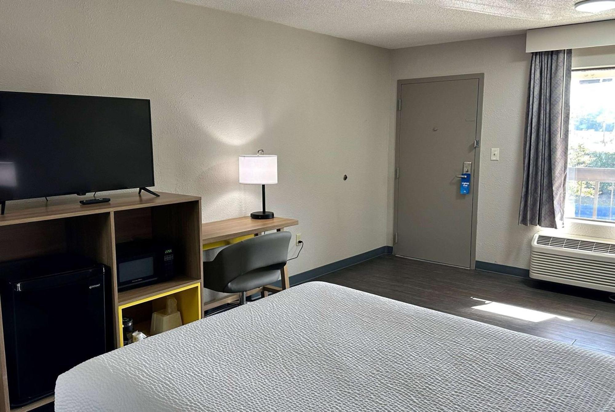 Days Inn By Wyndham Columbia Ne Fort Jackson מראה חיצוני תמונה