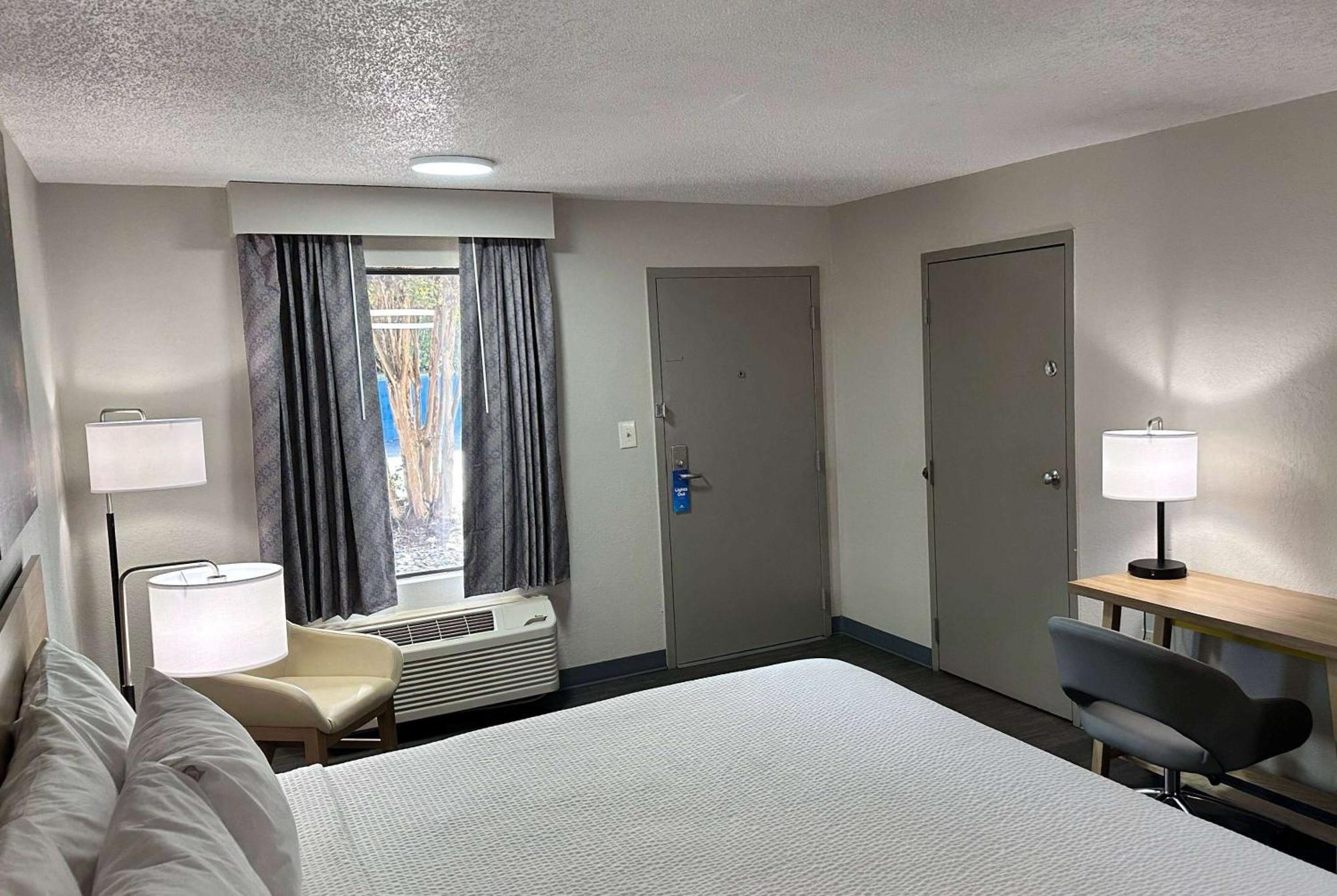 Days Inn By Wyndham Columbia Ne Fort Jackson מראה חיצוני תמונה