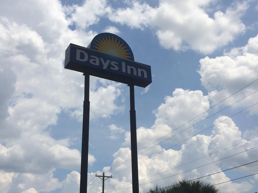 Days Inn By Wyndham Columbia Ne Fort Jackson מראה חיצוני תמונה