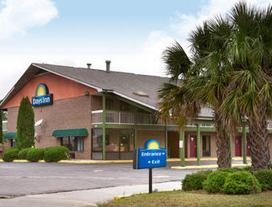 Days Inn By Wyndham Columbia Ne Fort Jackson מראה חיצוני תמונה
